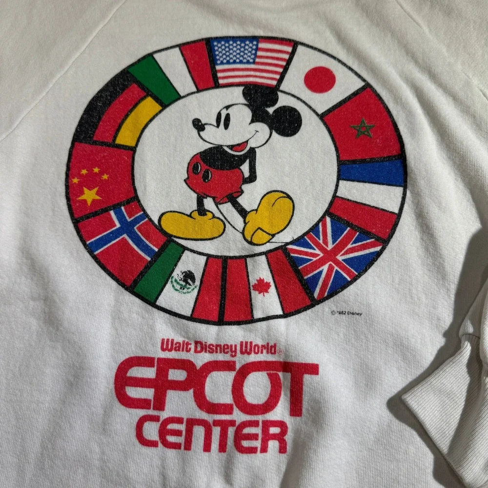 Vintage 1982 Walt Disney World EPCOT Center Mickey Mouse Flag Sweatshirt Medium